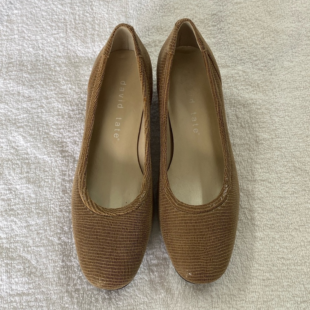 David Tate Women's Pump Heels Snake Skin Round Toe Slip On Nude Size 5.5M